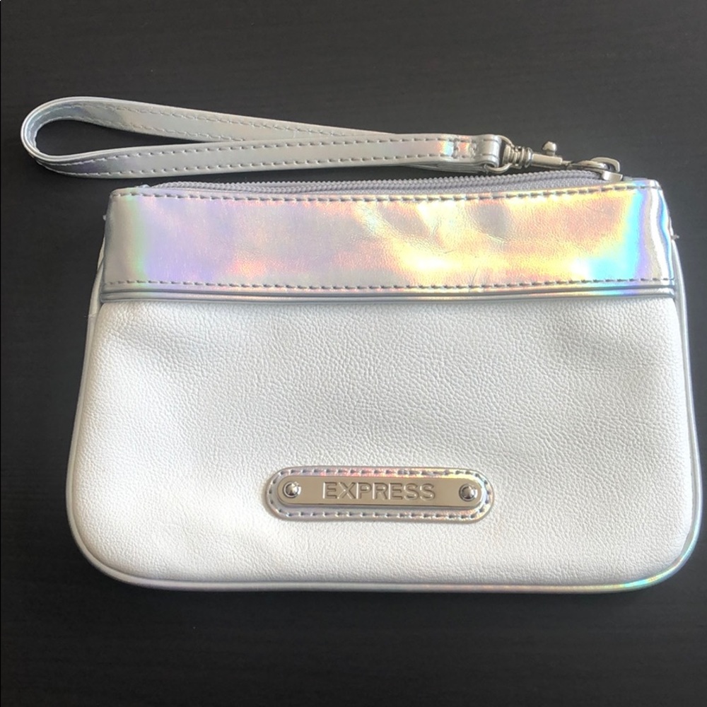 Express wristlet